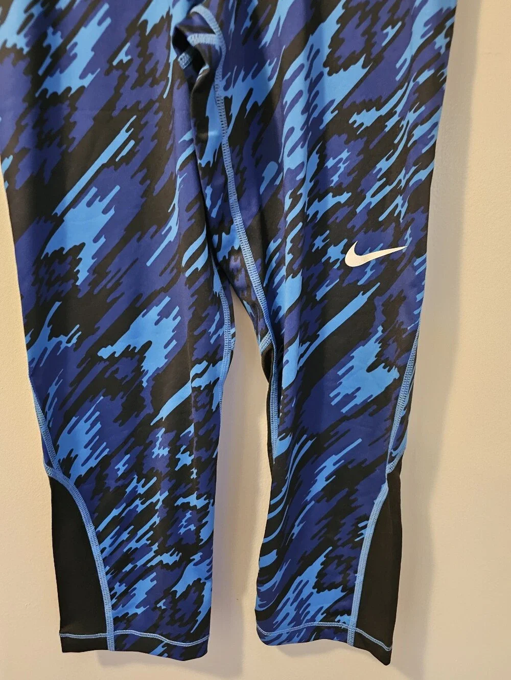 Nike Pro Cool Dri Fit Crop Blue Camo Leggings Women's‎ Size M NWT